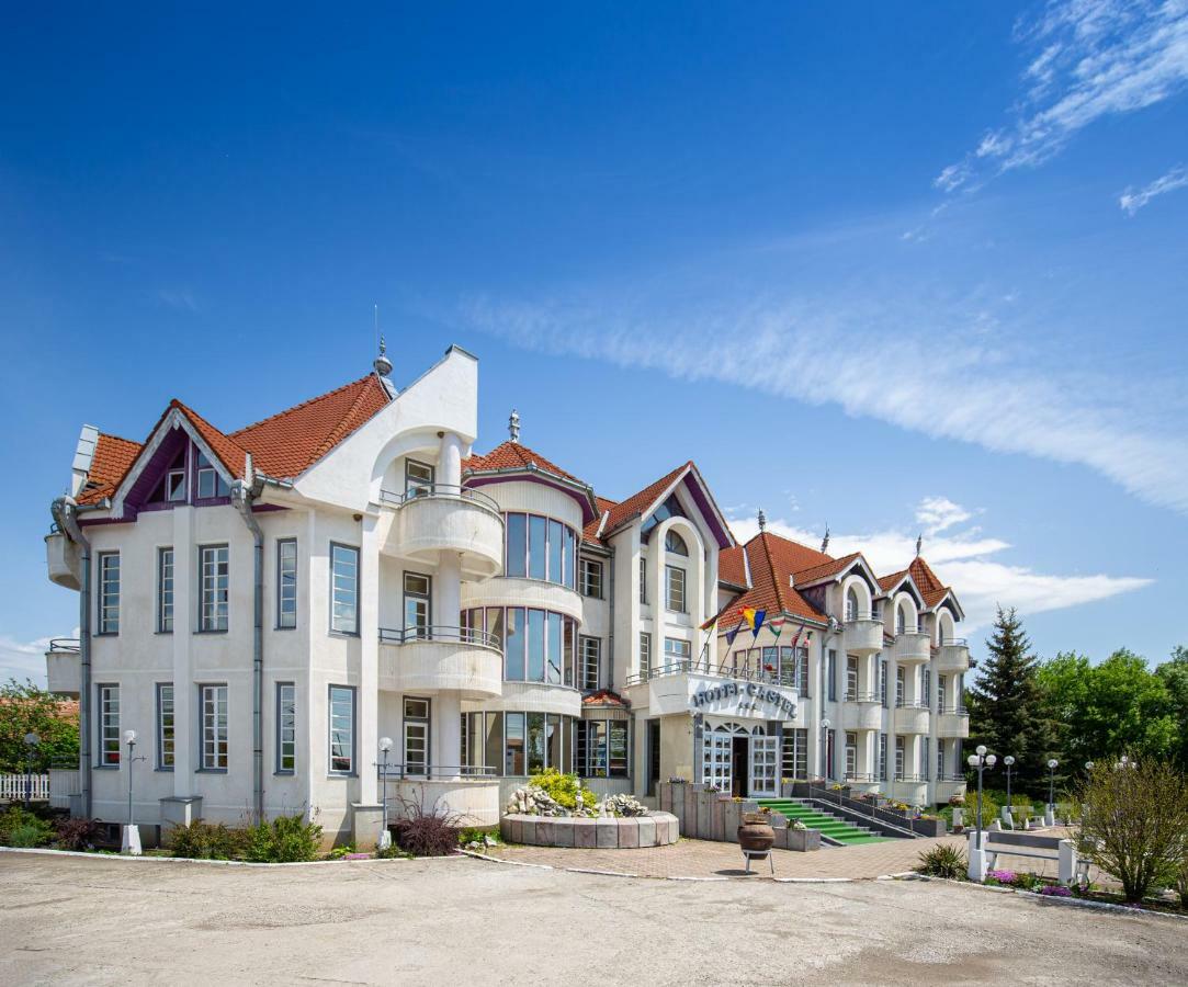Hotel Castel Sfântu-Gheorghe Zewnętrze zdjęcie